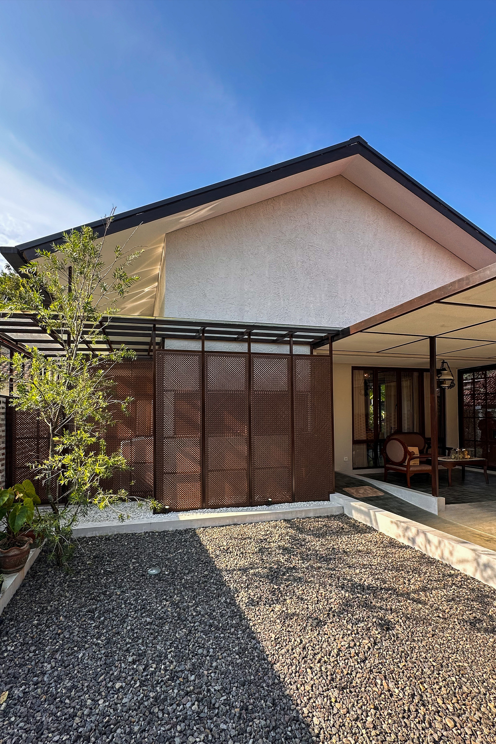 Rumah Rimbun <br>
<small style='font-size:10pt;'>

Cirebon
</small>